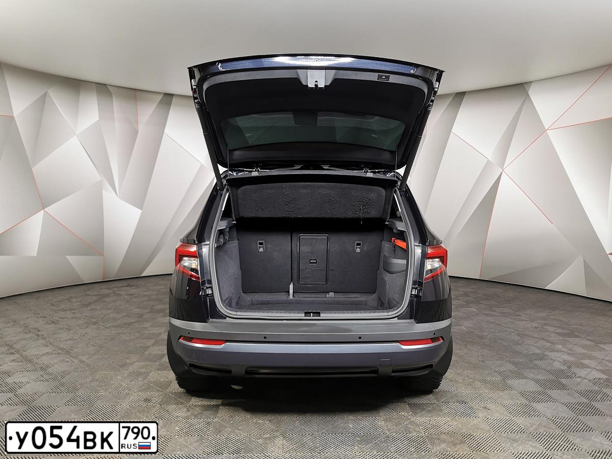 Фото автомобиля SKODA KAROQ, 2020 — госномер В874ЕТ977. Цвет: ЧЕРНЫЙ