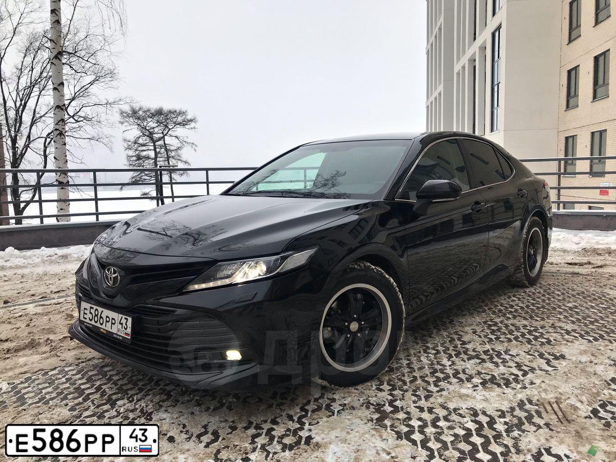 Фото автомобиля TOYOTA CAMRY, 2018 — госномер Е333КА54. Цвет: ЧЕРНЫЙ МЕТАЛЛИК