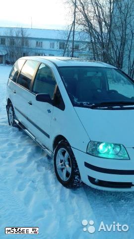 Фото автомобиля VOLKSWAGEN SHARAN, 2002 — госномер М536ЕЕ89. Цвет: Белый