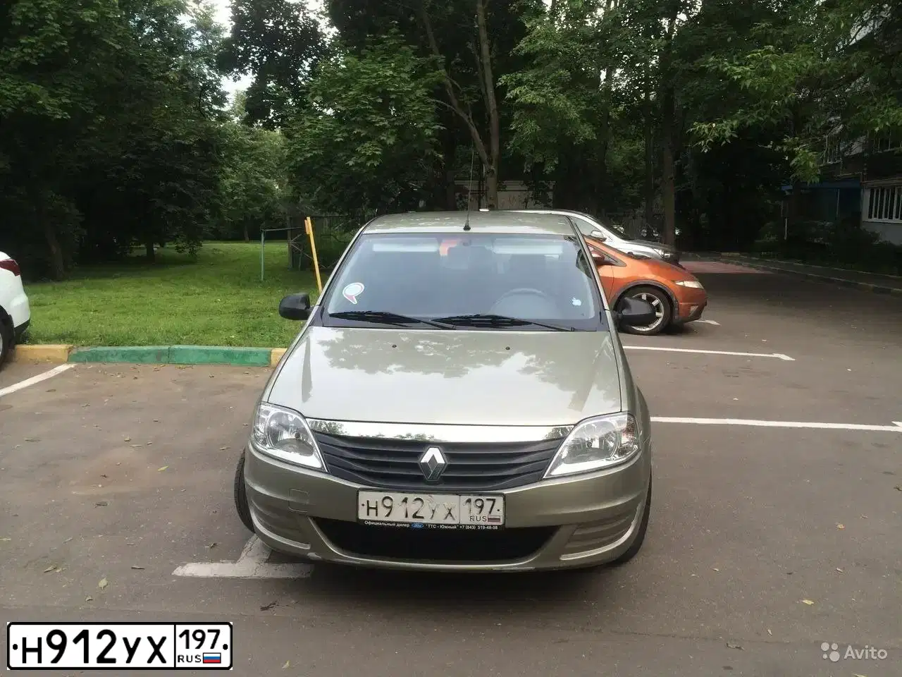 Фото автомобиля RENAULT LOGAN, 2012 — госномер Х501ХА12. Цвет: БЕЖЕВЫЙ