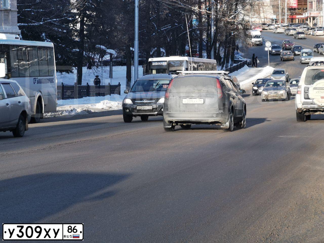 Фото автомобиля FORD FOCUS, 2006 — госномер У309ХУ86. Цвет: ТЕМНО-СИНИЙ