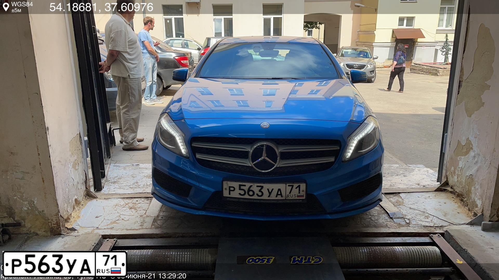 Фото автомобиля MERCEDES-BENZ A180, 2015 — госномер О590ТХ71. Цвет: голубой