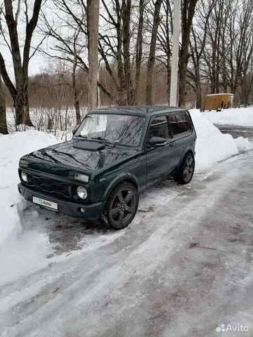 Фото автомобиля ВАЗ 212140 ЛАДА 4X4, 2011 — госномер Е304ТО797. Цвет: Темно-зеленый