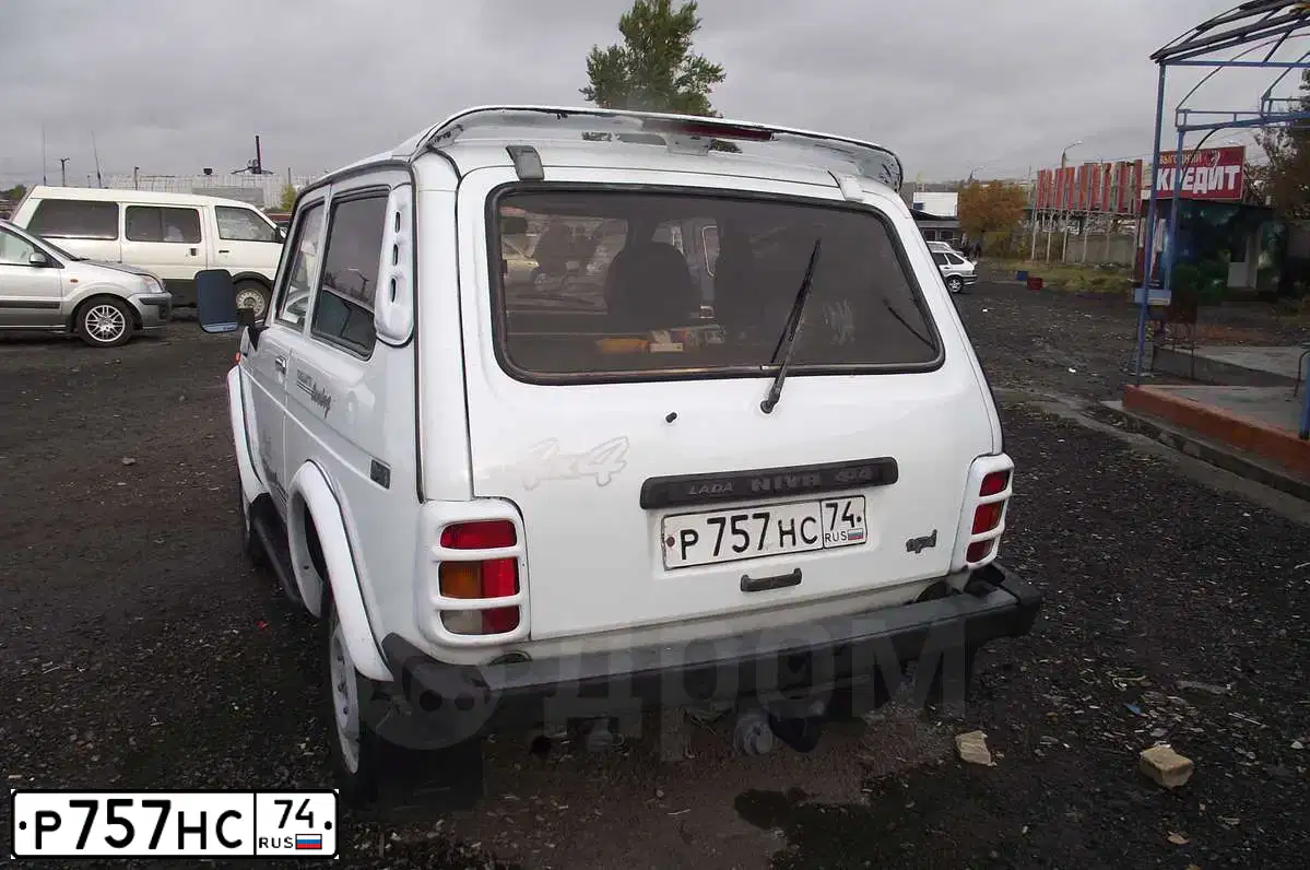Фото автомобиля LADA 2121 NIVA, 2002 — госномер Р757НС74. Цвет: ЯРКО-БЕЛЫЙ