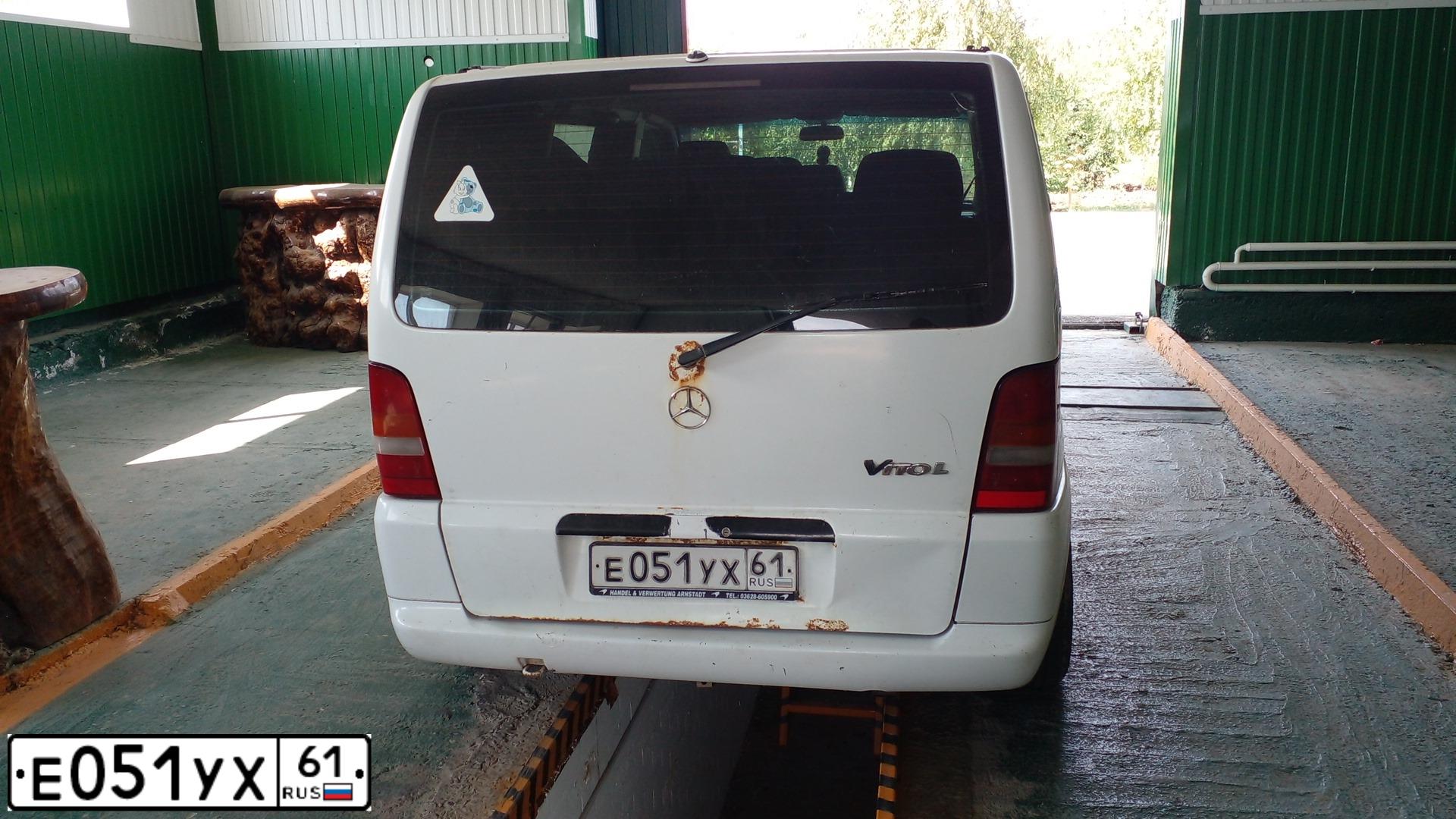 Фото автомобиля MERCEDES-BENZ VITO, 2002 — госномер Е623ВМ41. Цвет: Белый