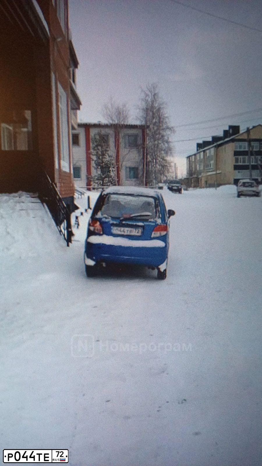 Фото автомобиля KIA RIO, 2015 — госномер Р044ТЕ72. Цвет: темно-серый