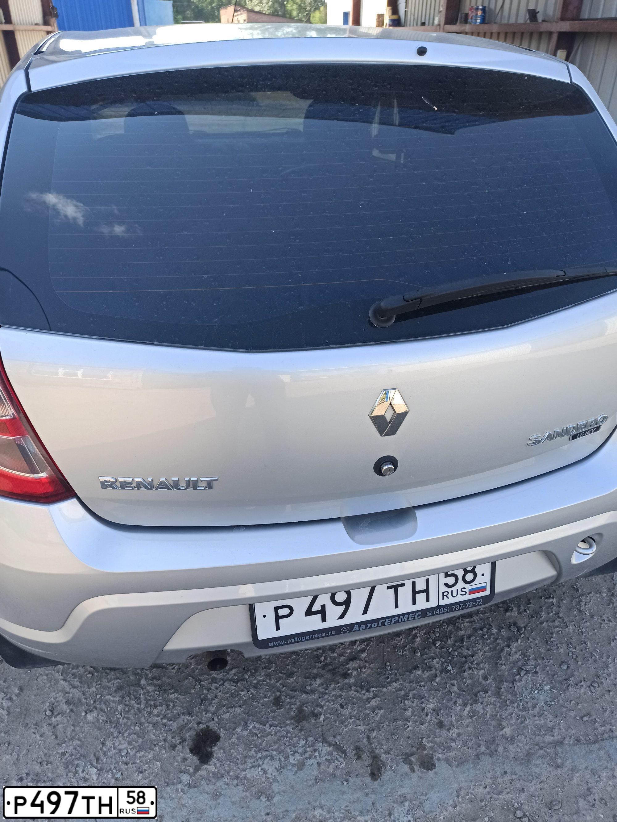 Фото автомобиля RENAULT SANDERO, 2013 — госномер Т748КО58. Цвет: СВЕТЛО-СЕРЫЙ