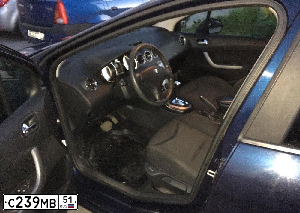 Фото автомобиля PEUGEOT 308, 2011 — госномер С239МВ51. Цвет: Темно-синий