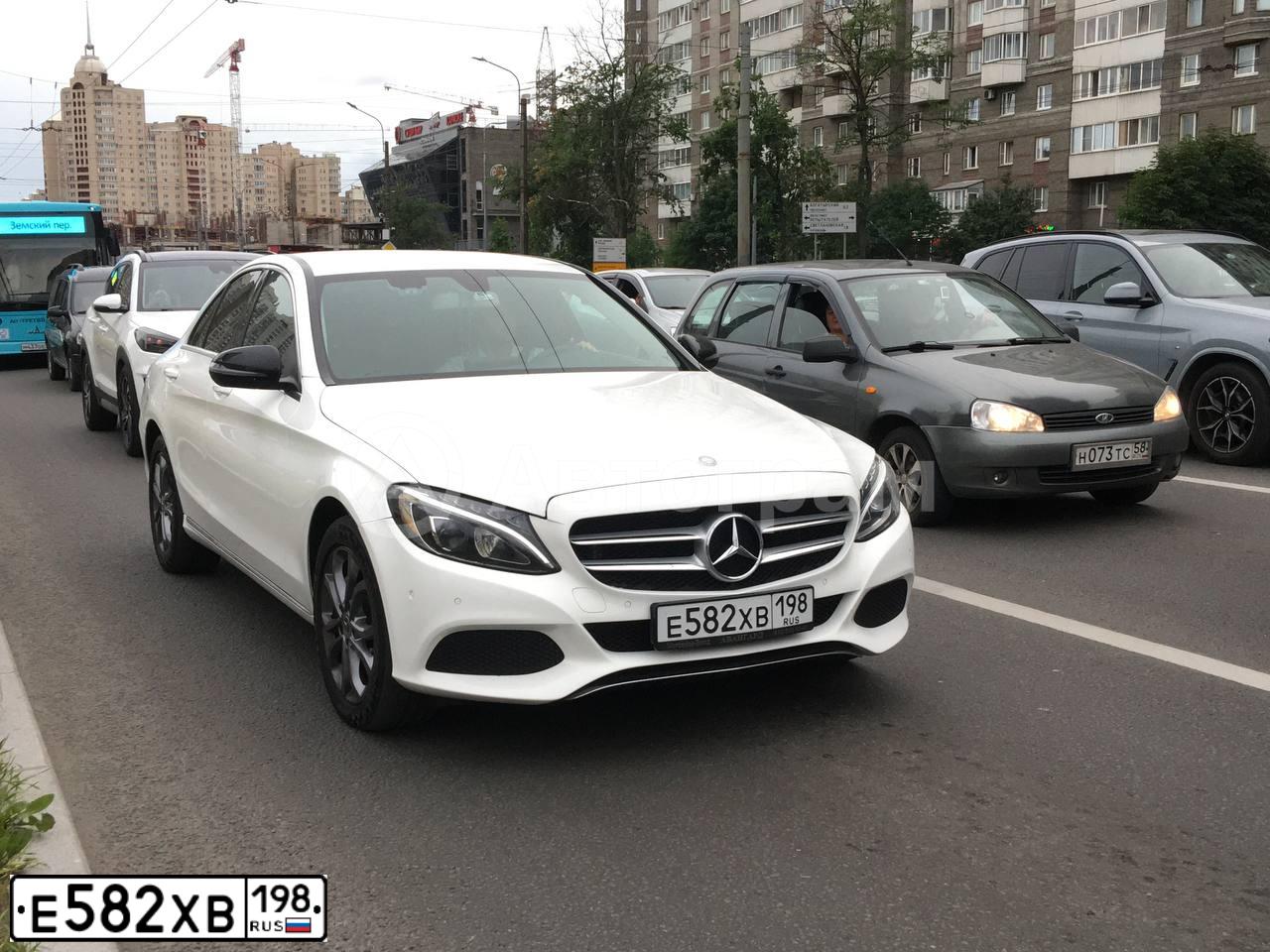 Фото автомобиля MERCEDES C-KLASSE, 2016 — госномер Е582ХВ198. Цвет: Белый