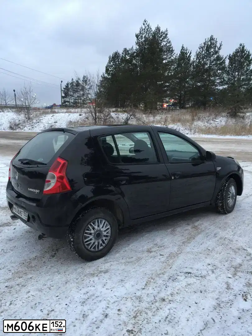 Фото автомобиля RENAULT SANDERO, 2013 — госномер У632НА152. Цвет: ЧЕРНЫЙ