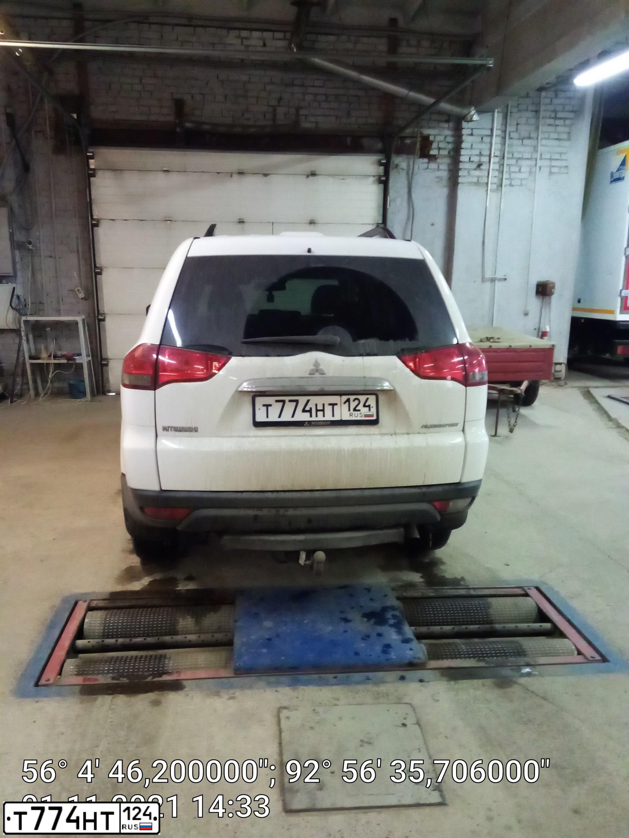 Фото автомобиля MITSUBISHI PAJERO SPORT, 2015 — госномер Т774НТ124. Цвет: Белый
