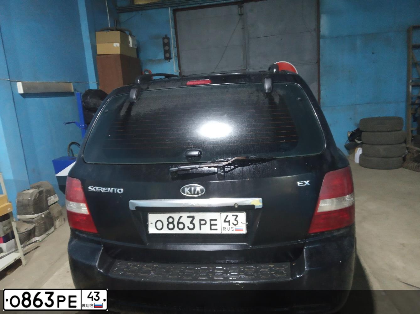 Фото автомобиля KIA SORENTO, 2007 — госномер Е215ХР12. Цвет: ЧЕРНЫЙ ГРАФИТ