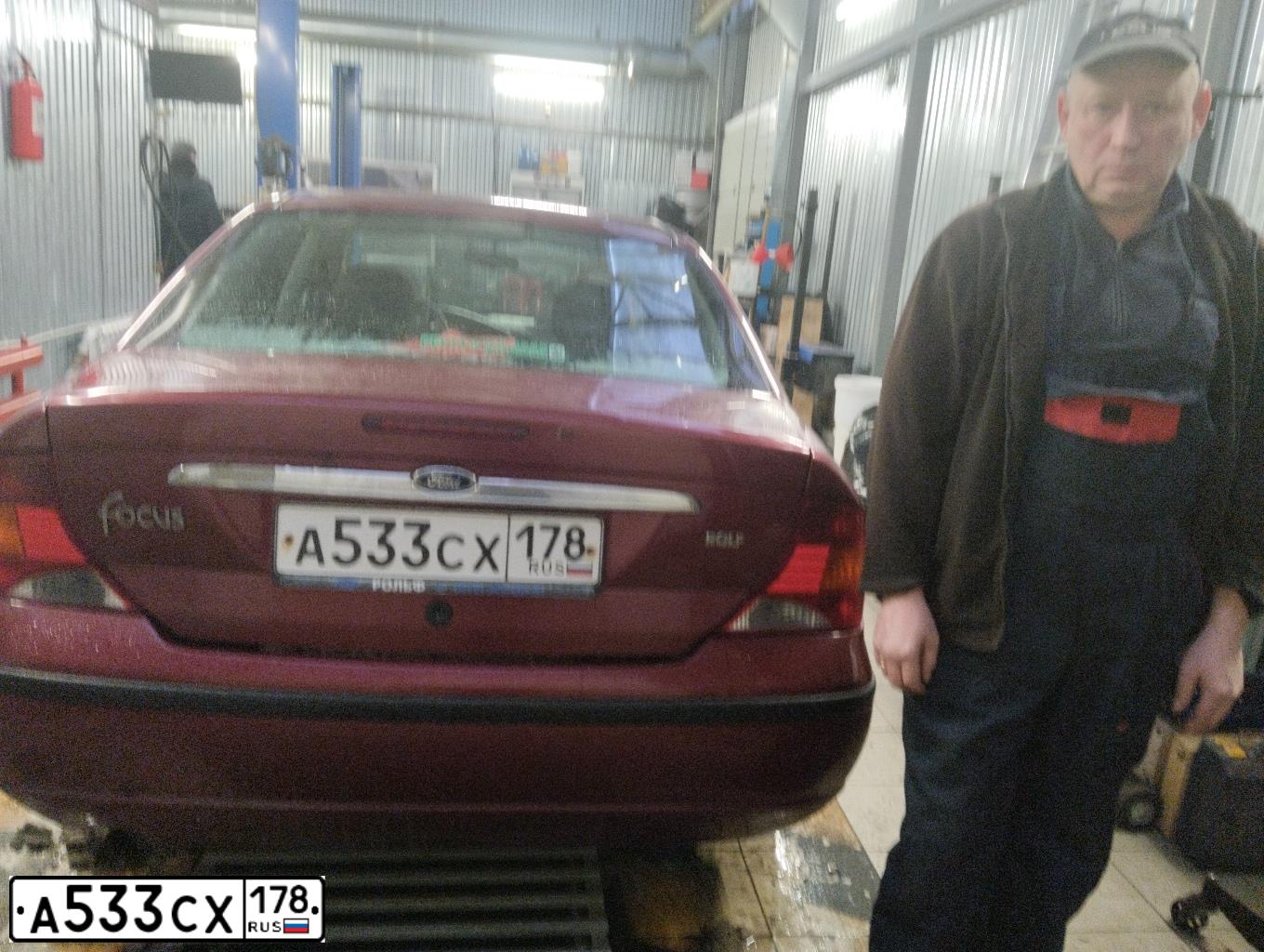 Фото автомобиля FORD D FOCUS, 2004 — госномер С181РР198. Цвет: Вишневый