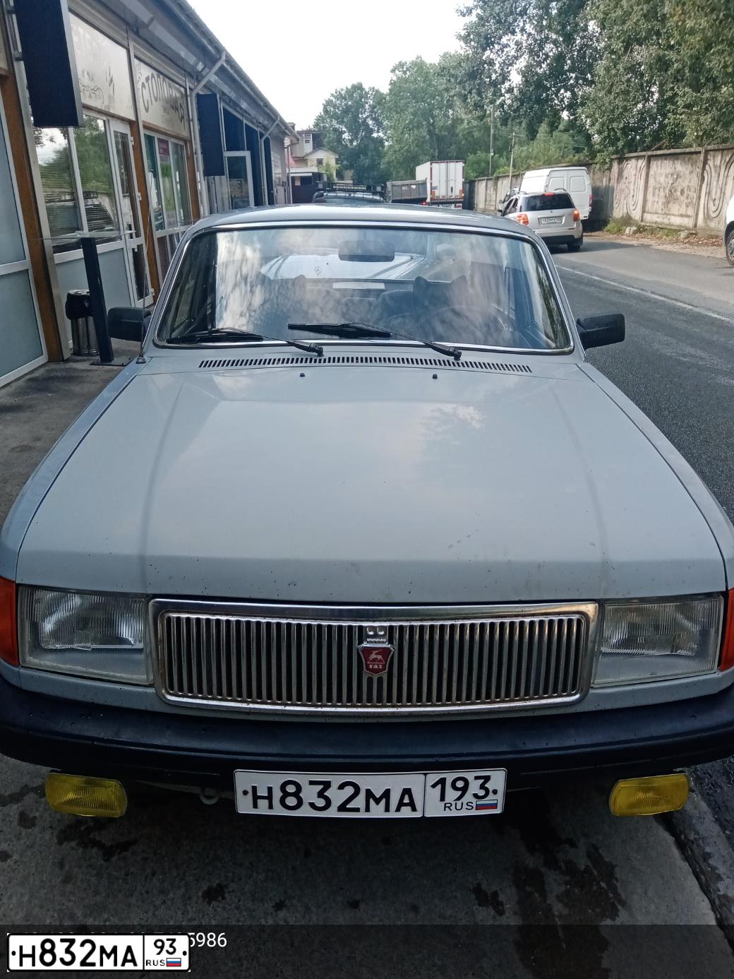 Фото автомобиля GAZ 3102 WOLGA, 1996 — госномер Н832МА193. Цвет: СЕРЫЙ