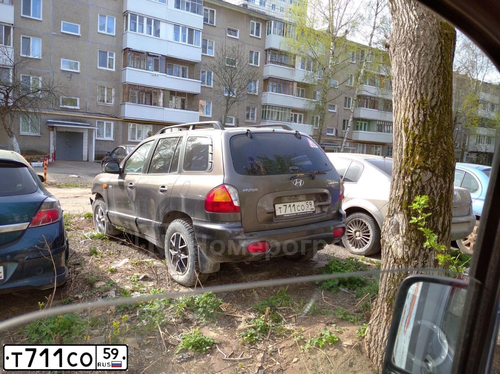 Фото автомобиля HYUNDAI SANTA FE, 2004 — госномер Т711СО59. Цвет: ТЕМНО-СЕРЫЙ