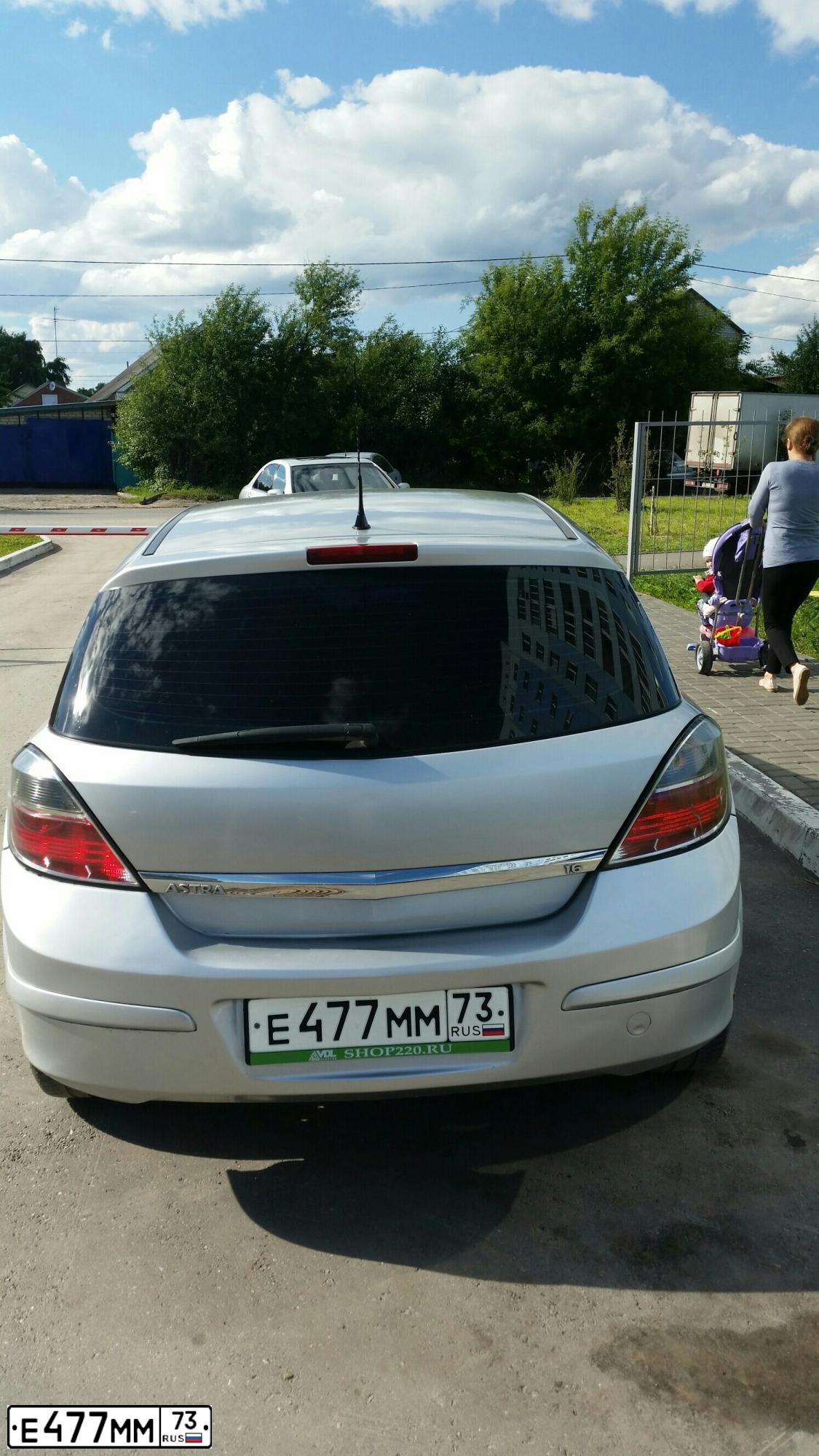 Фото автомобиля OPEL ASTRA, 2008 — госномер Е477ММ73. Цвет: Серебристый