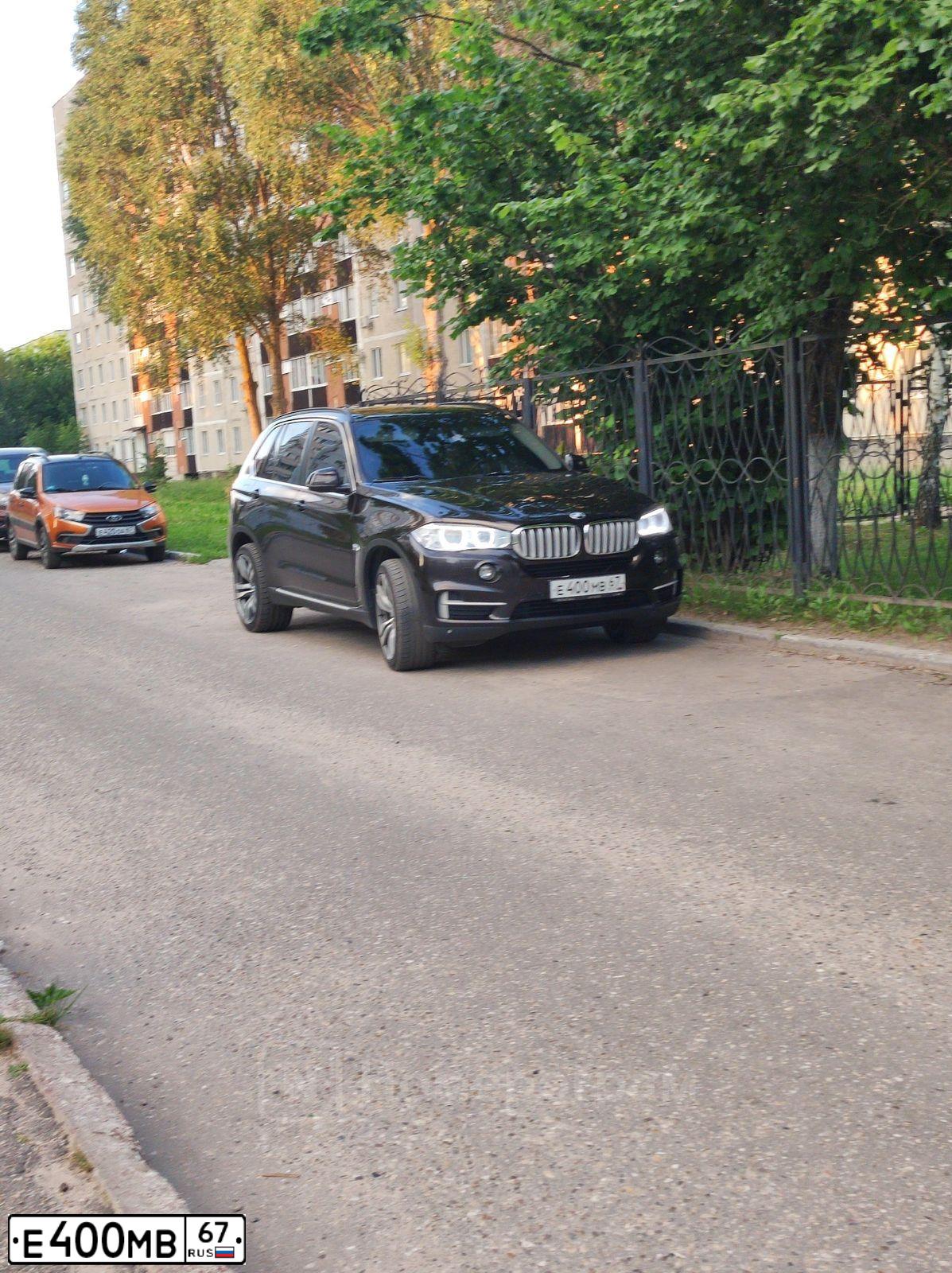 Фото автомобиля LADA 2121 NIVA, 1999 — госномер Е400МВ67. Цвет: СИНИЙ