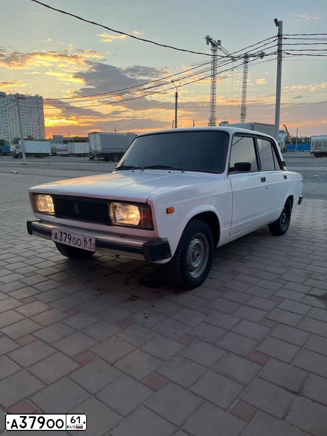Фото автомобиля LADA 2105, 2002 — госномер А379ОО61. Цвет: ЯРКО-БЕЛЫЙ