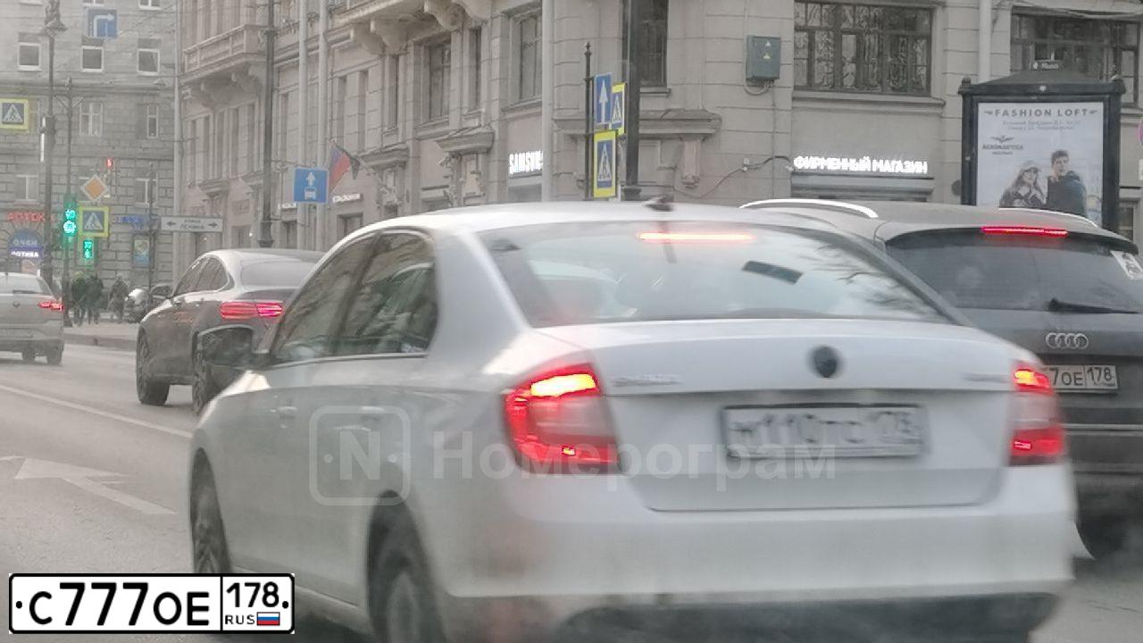 Фото автомобиля BMW X7, 2019 — госномер С777ОЕ178. Цвет: БЕЛЫЙ МЕТАЛЛИК