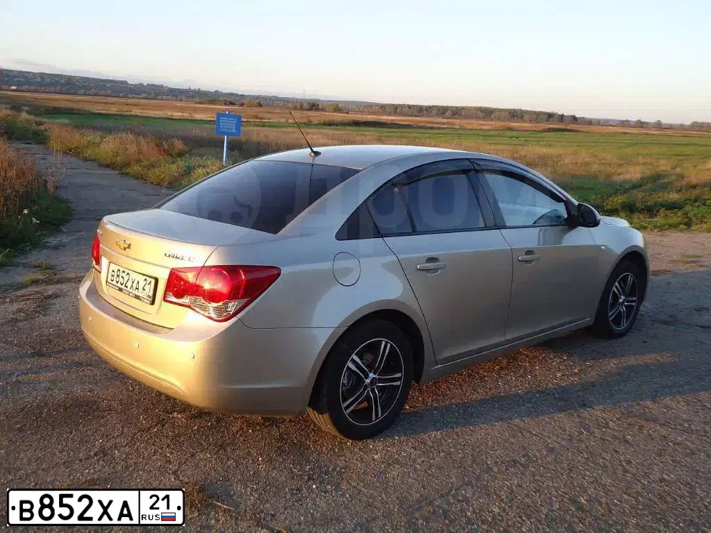 Фото автомобиля CHEVROLET CRUZE, 2010 — госномер В852ХА21. Цвет: БЕЖЕВЫЙ