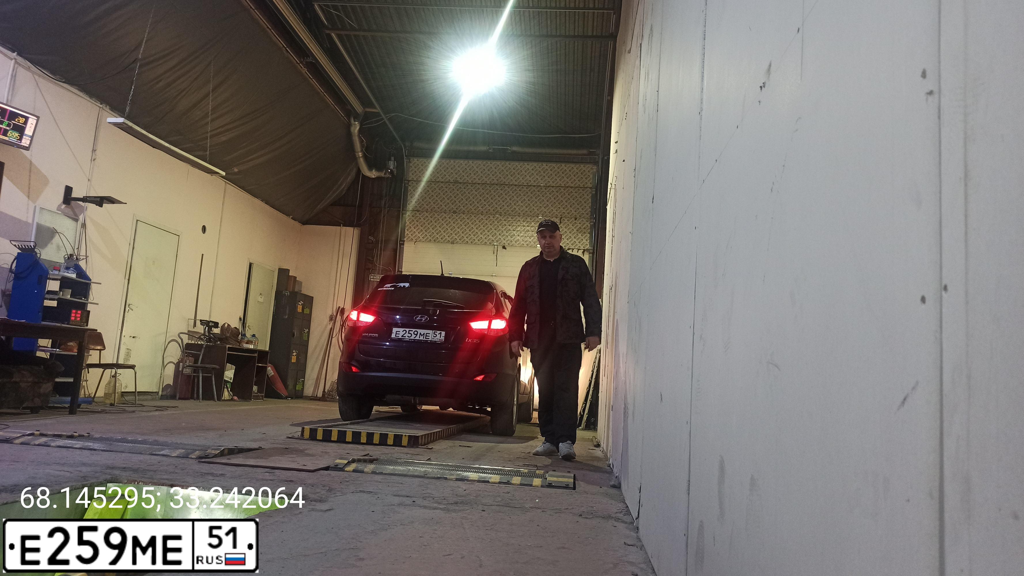 Фото автомобиля HYUNDAI IX35, 2011 — госномер Е259МЕ51. Цвет: ЧЕРНЫЙ