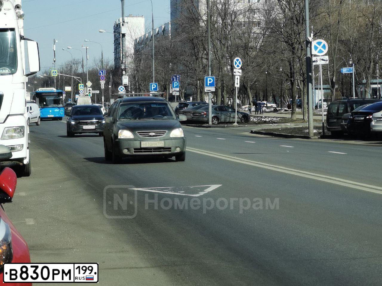 Фото автомобиля KIA CARENS, 2005 — госномер В830РМ199. Цвет: ЧЕРНЫЙ