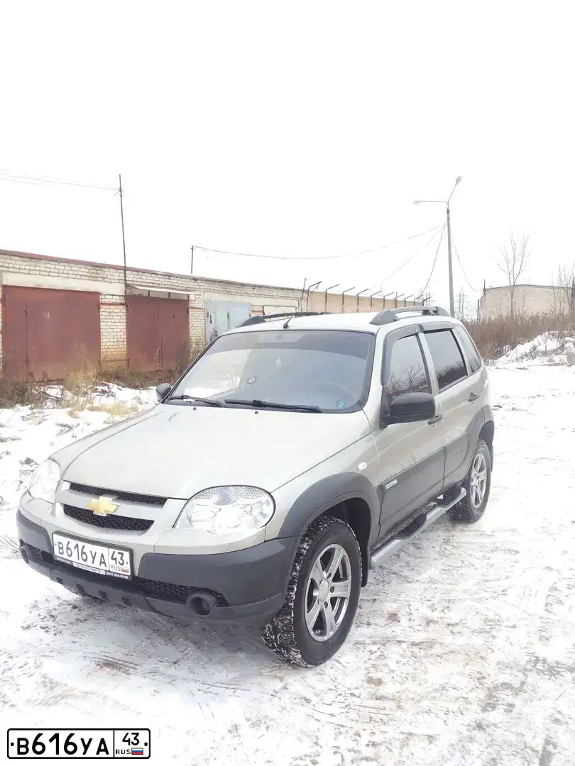 Фото автомобиля CHEVROLET NIVA, 2012 — госномер О070ВО116. Цвет: СЕРО-КОРИЧНЕВЫЙ МЕТАЛЛИК