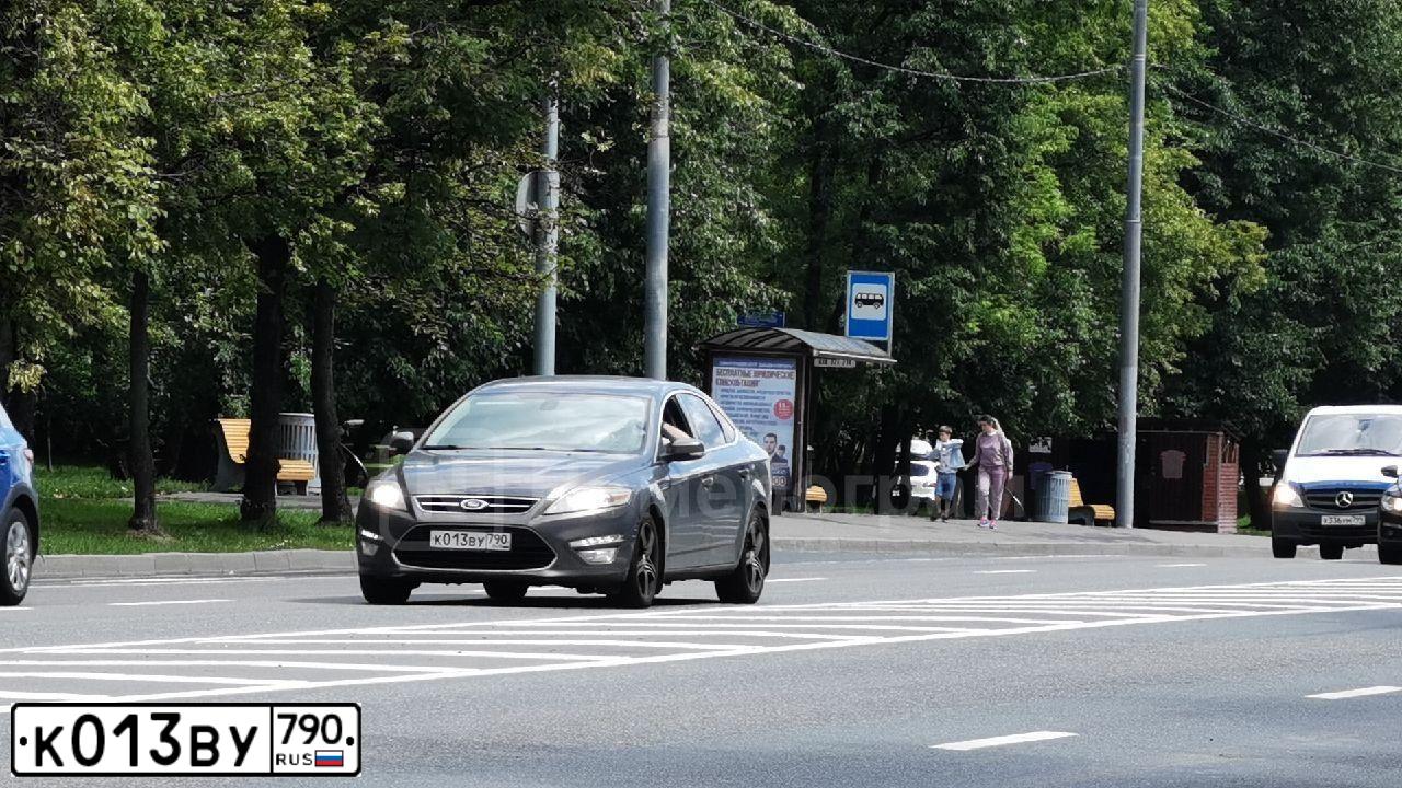 Фото автомобиля FORD MONDEO, 2011 — госномер Е865НС197. Цвет: СВЕТЛО-КОРИЧНЕВЫЙ
