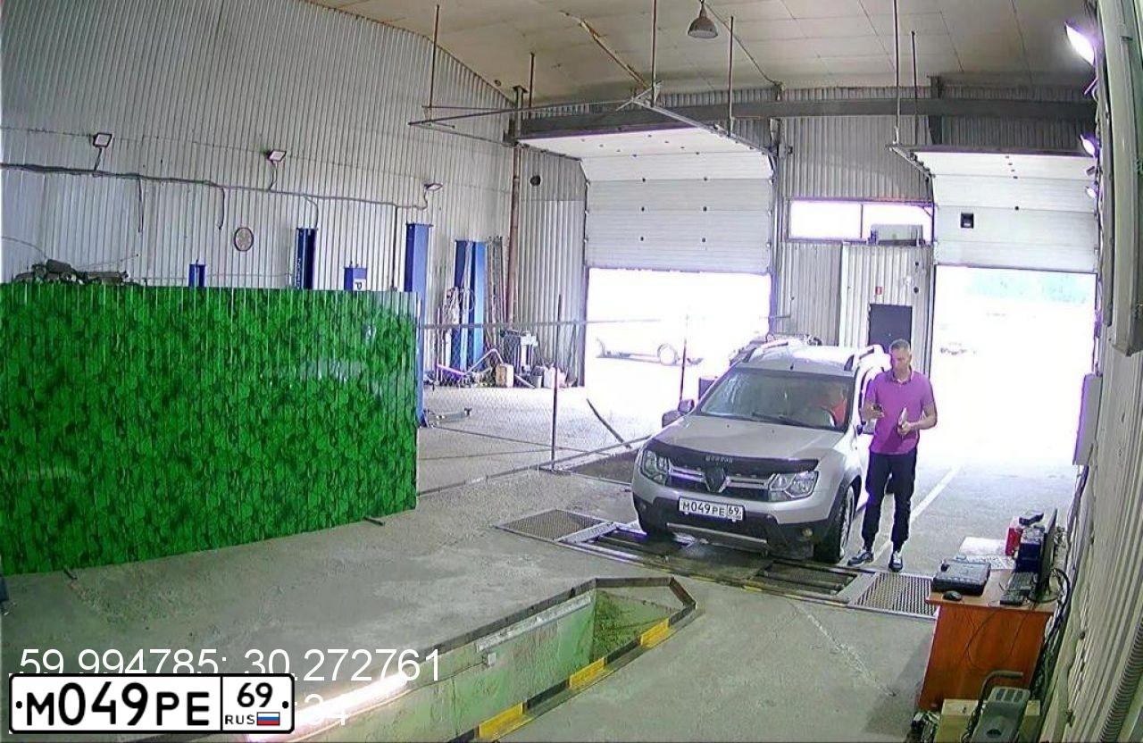 Фото автомобиля RENAULT DUSTER, 2013 — госномер Н044ХТ198. Цвет: СВЕТЛО-СЕРЫЙ