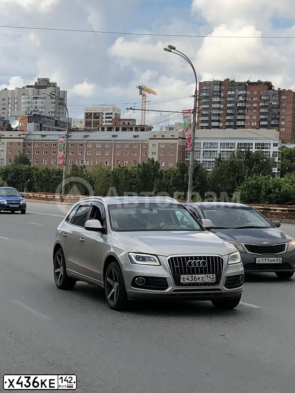Фото автомобиля AUDI Q5, 2013 — госномер У555ТУ42. Цвет: СЕРО-ЗОЛОТИСТЫЙ