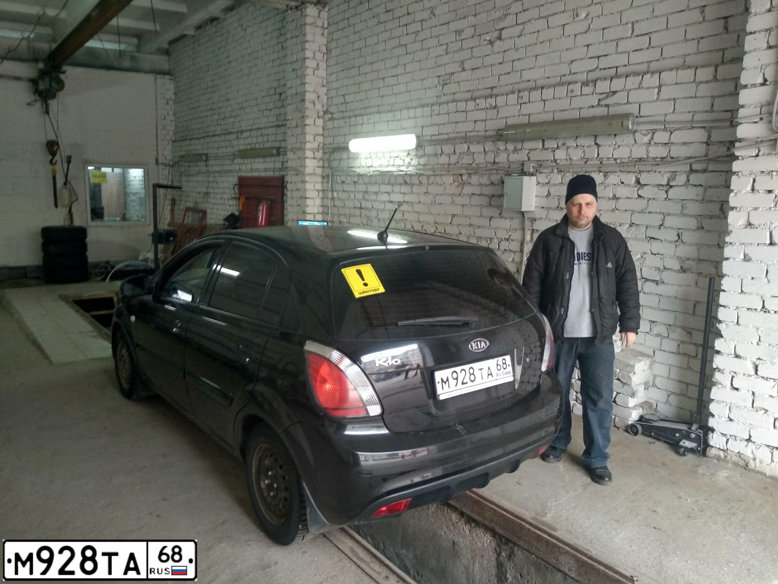 Фото автомобиля KIA RIO, 2011 — госномер Р732КР48. Цвет: ЧЕРНЫЙ