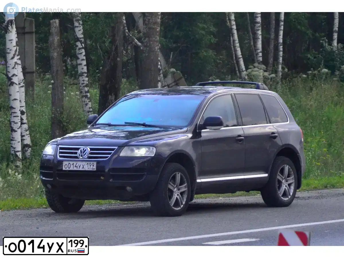 Фото автомобиля VOLKSWAGEN TOUAREG, 2004 — госномер Р001ОК97. Цвет: ЧЕРНЫЙ