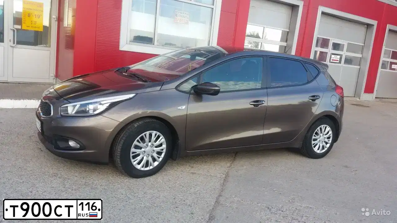 Фото автомобиля KIA CEE'D, 2014 — госномер Т900СТ116. Цвет: Коричневый