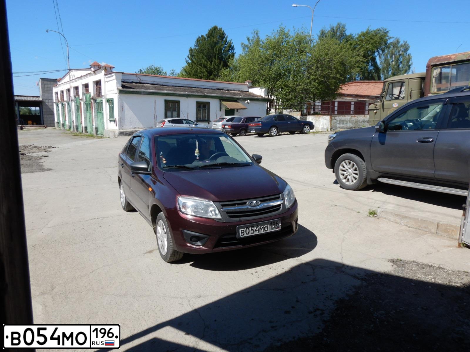 Фото автомобиля LADA 2191 GRANTA, 2016 — госномер В054МО196. Цвет: ТЕМНО-ВИШНЕВЫЙ