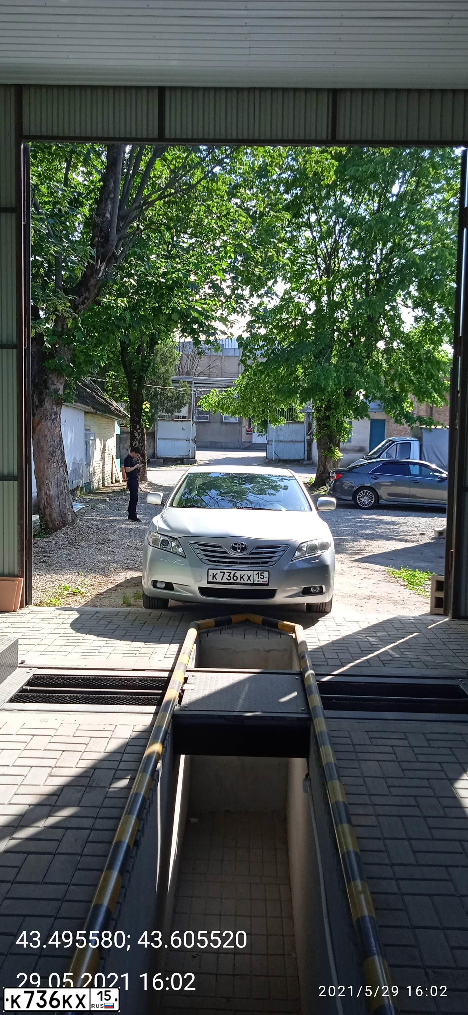 Фото автомобиля TOYOTA CAMRY, 2006 — госномер Р447КН07. Цвет: СЕРЕБРИСТЫЙ
