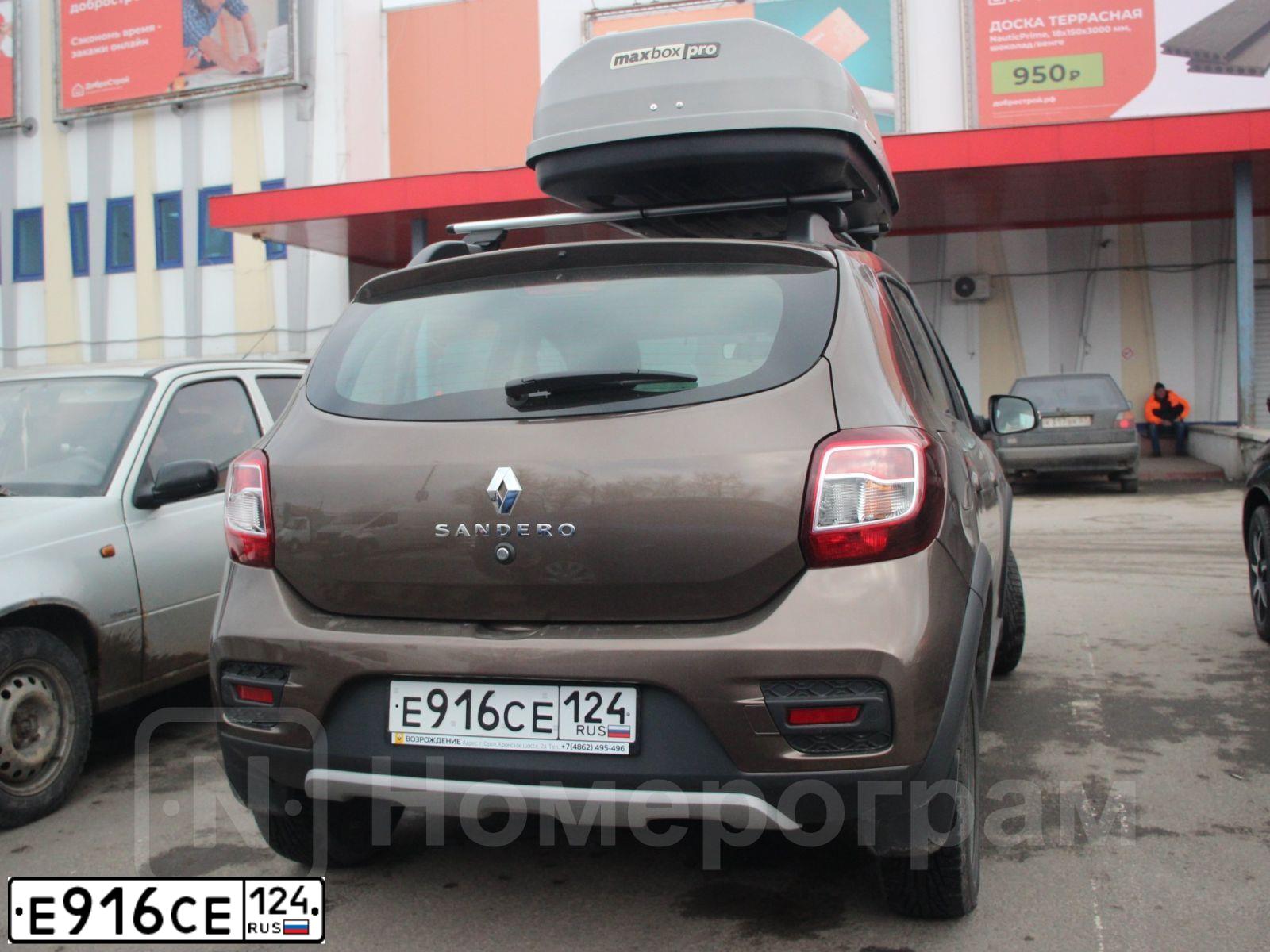 Фото автомобиля RENAULT SANDERO, 2020 — госномер Е916СЕ124. Цвет: Коричневый