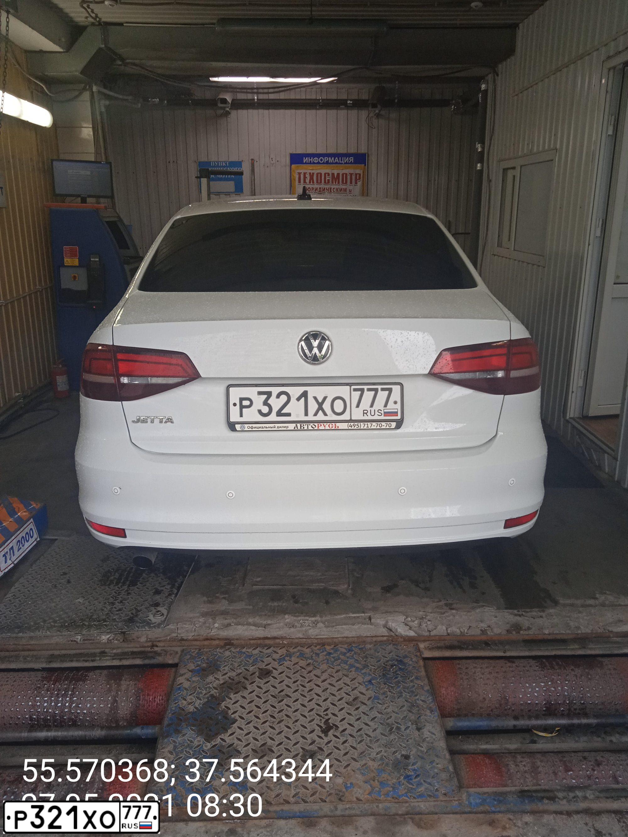 Фото автомобиля VOLKSWAGEN JETTA, 2017 — госномер Р321ХО777. Цвет: БЕЛЫЙ