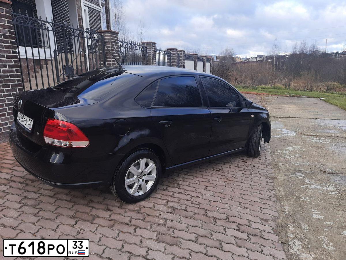 Фото автомобиля VOLKSWAGEN POLO, 2012 — госномер В945РК37. Цвет: ЧЕРНЫЙ
