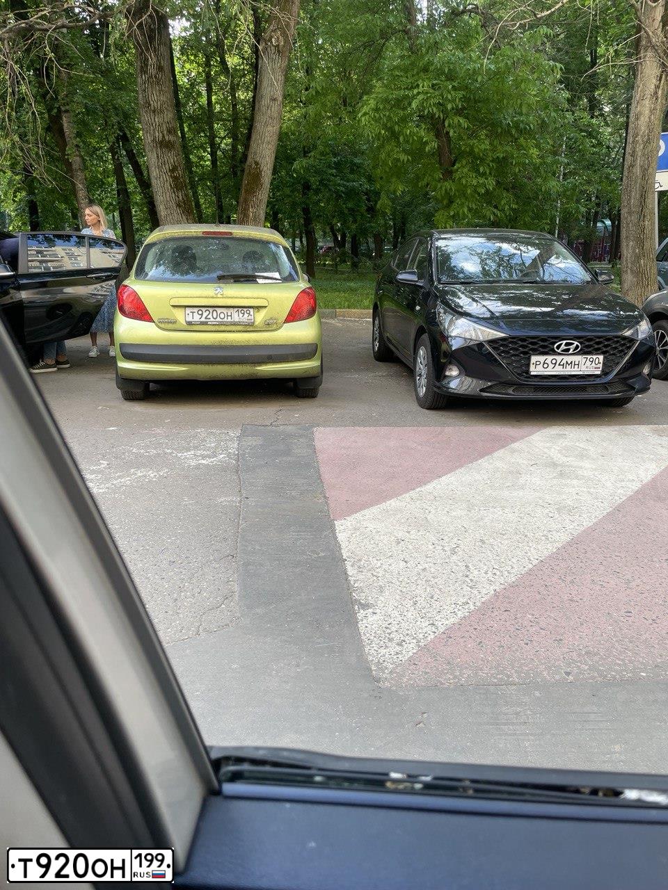 Фото автомобиля PEUGEOT 207, 2008 — госномер Т920ОН199. Цвет: САЛАТОВЫЙ