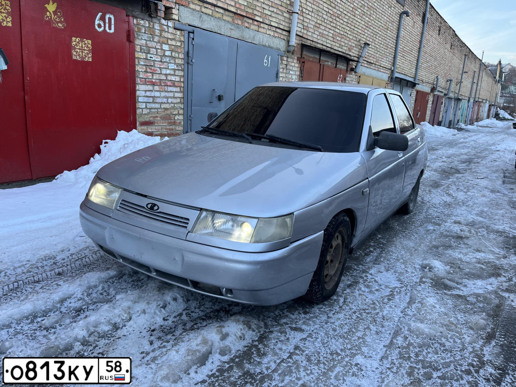 Фото автомобиля LADA 2110 LADA, 2004 — госномер О813КУ58. Цвет: СВЕТЛО-СЕРЕБРИСТЫЙ МЕТАЛЛ
