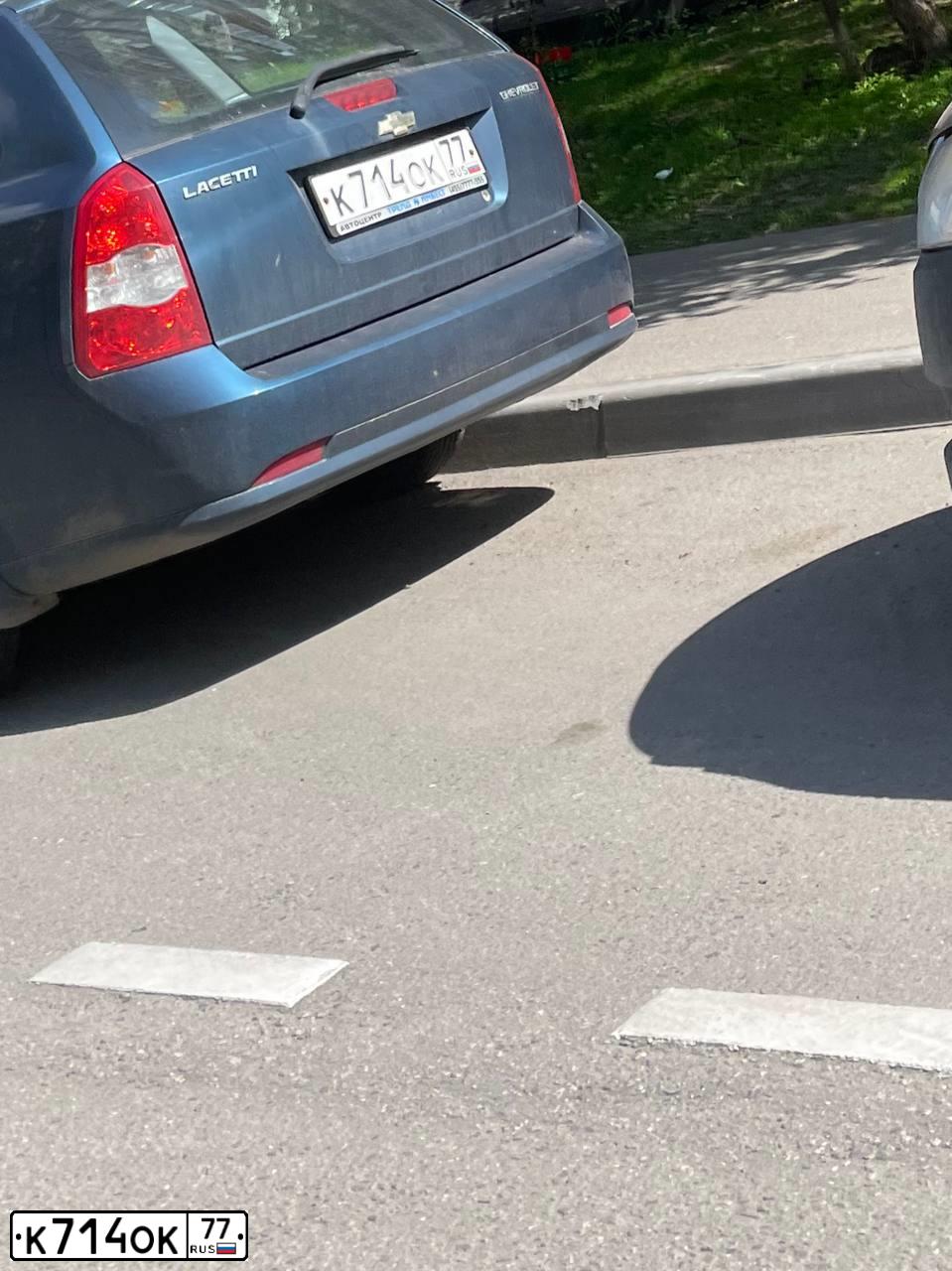 Фото автомобиля CHEVROLET LACETTI, 2007 — госномер К714ОК77. Цвет: СИНИЙ