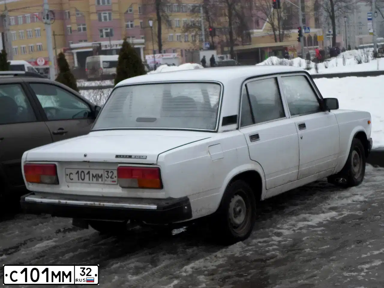 Фото автомобиля LADA 2107, 2008 — госномер С101ММ32. Цвет: ЯРКО-БЕЛЫЙ