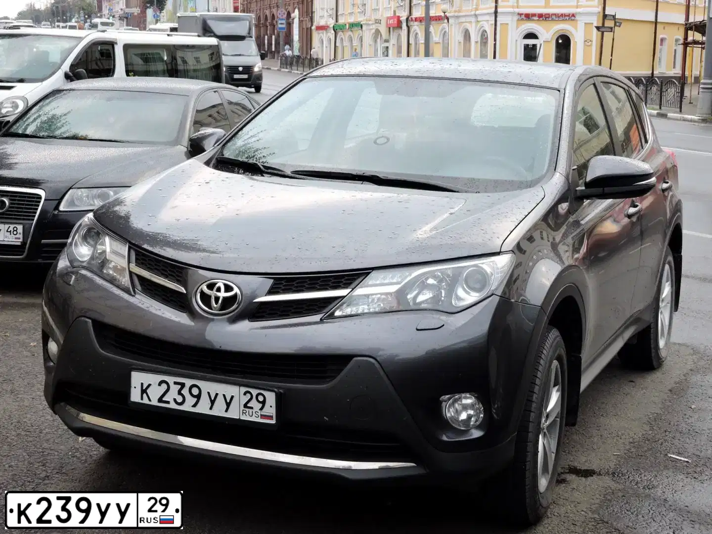 Фото автомобиля TOYOTA RAV4, 2013 — госномер О048ЕВ29. Цвет: СЕРЫЙ