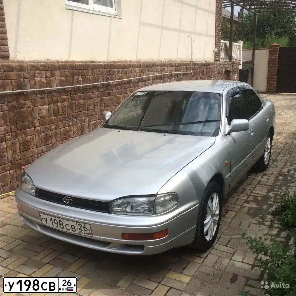 Фото автомобиля TOYOTA CAMRY, 1993 — госномер Х180ЕО138. Цвет: СЕРЕБРИСТЫЙ