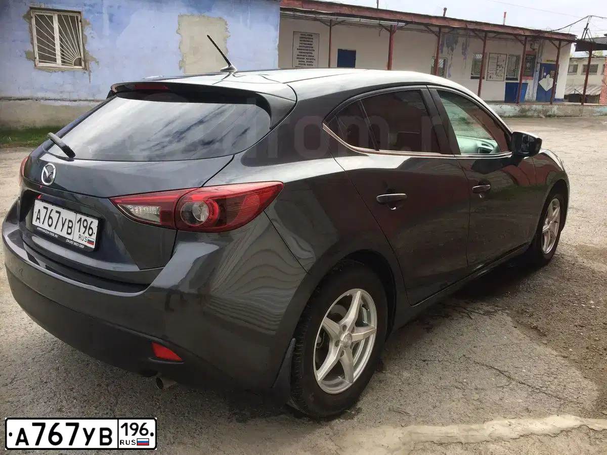 Фото автомобиля MAZDA 3, 2014 — госномер А767УВ196. Цвет: ТЕМНО-СЕРЫЙ