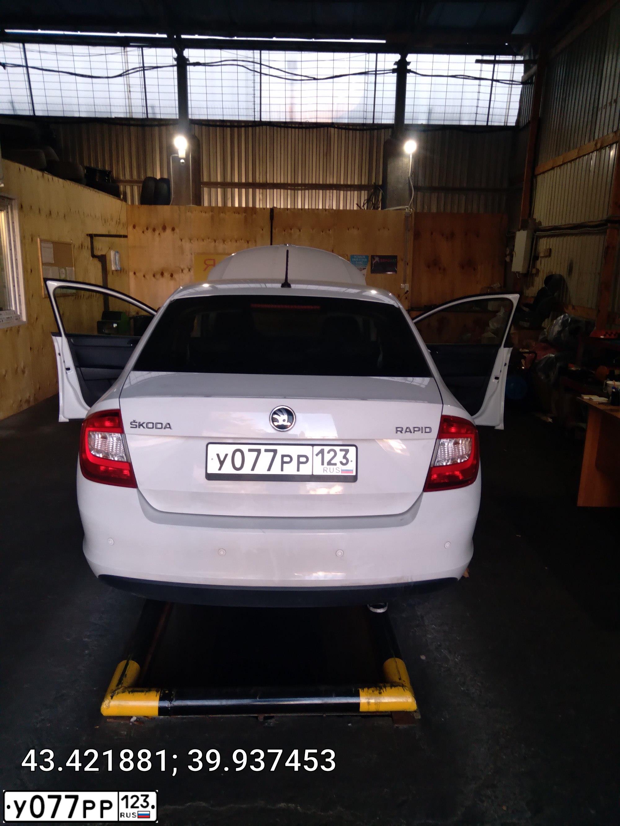Фото автомобиля SKODA RAPID, 2016 — госномер У077РР123. Цвет: БЕЛЫЙ