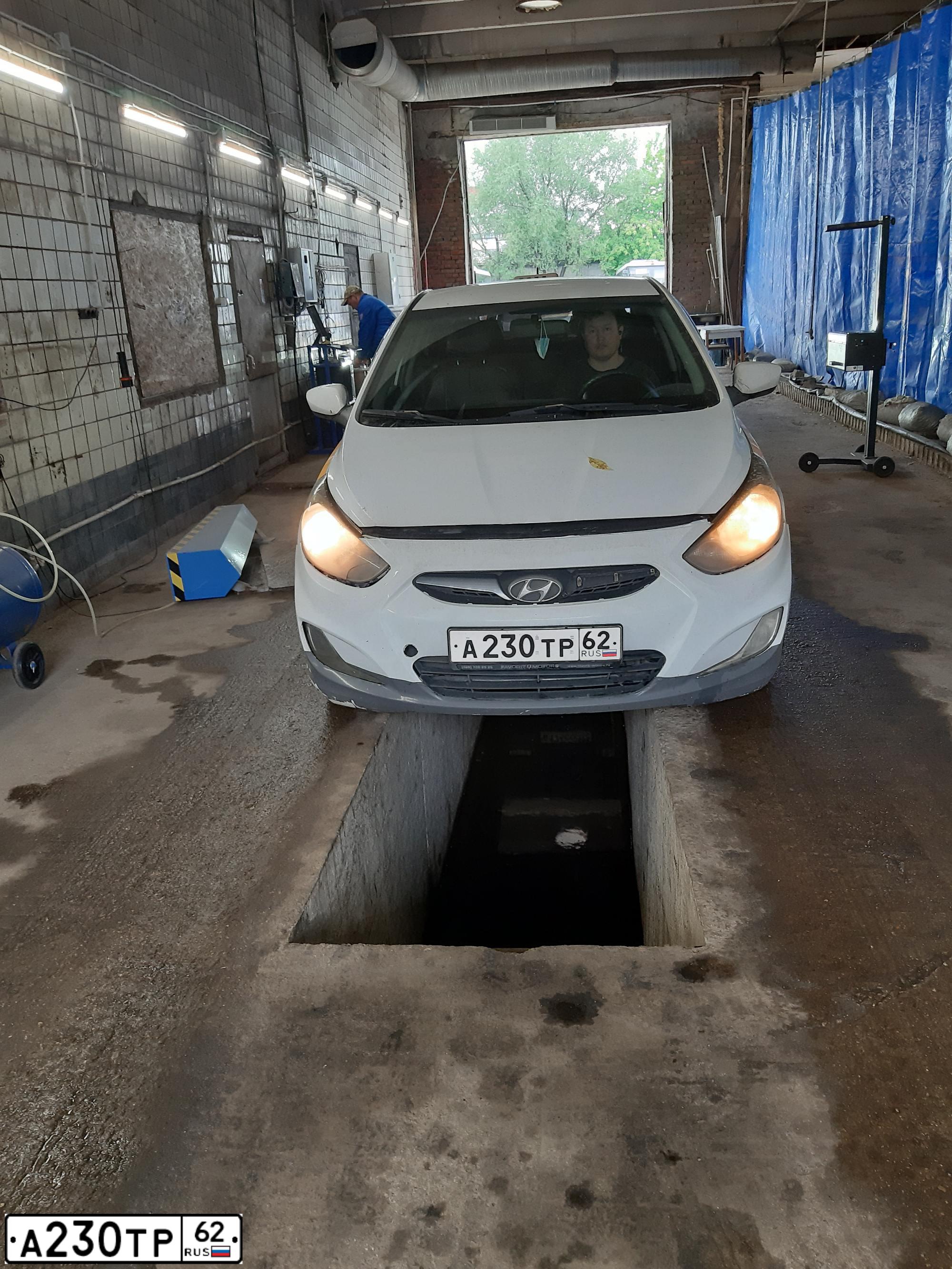 Фото автомобиля HYUNDAI SOLARIS, 2014 — госномер В145НК799. Цвет: БЕЛЫЙ