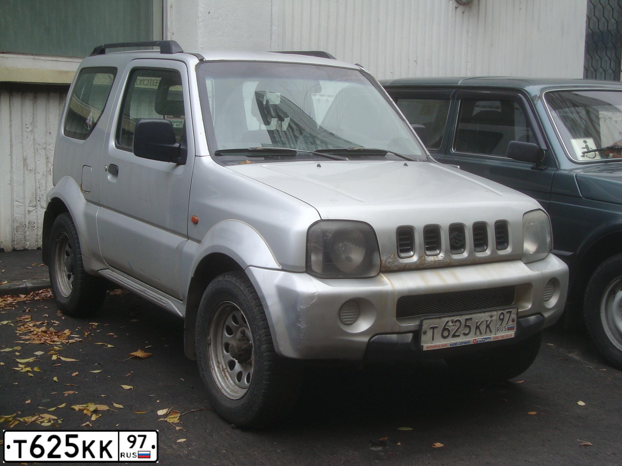 Фото автомобиля SUZUKI JIMNY, 2003 — госномер Т625КК97. Цвет: СВЕТЛО-СЕРЫЙ
