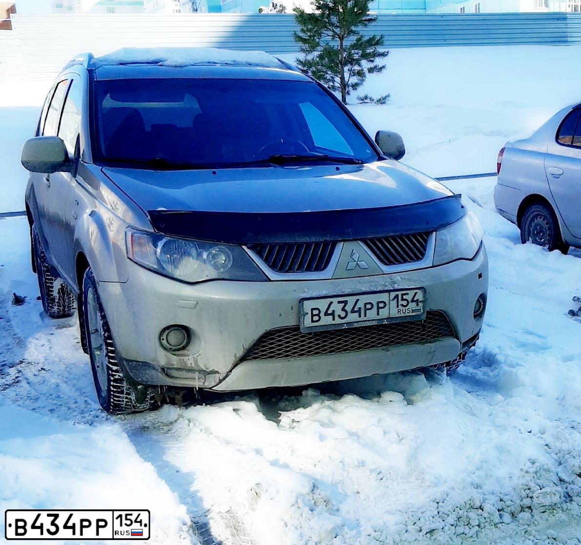 Фото автомобиля MITSUBISHI OUTLANDER, 2007 — госномер Р222КВ116. Цвет: БЕЖЕВЫЙ