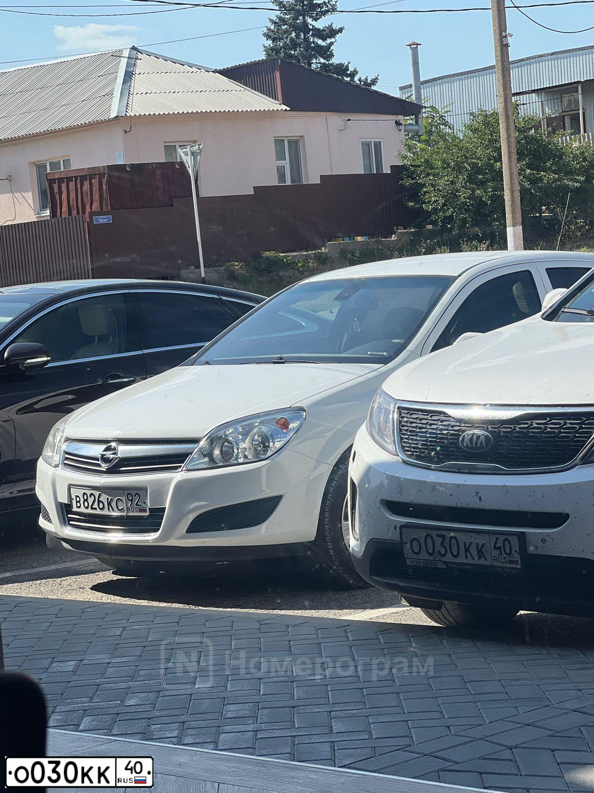 Фото автомобиля HYUNDAI SANTA FE, 2007 — госномер О030КК40. Цвет: ТЕМНО-СЕРЫЙ